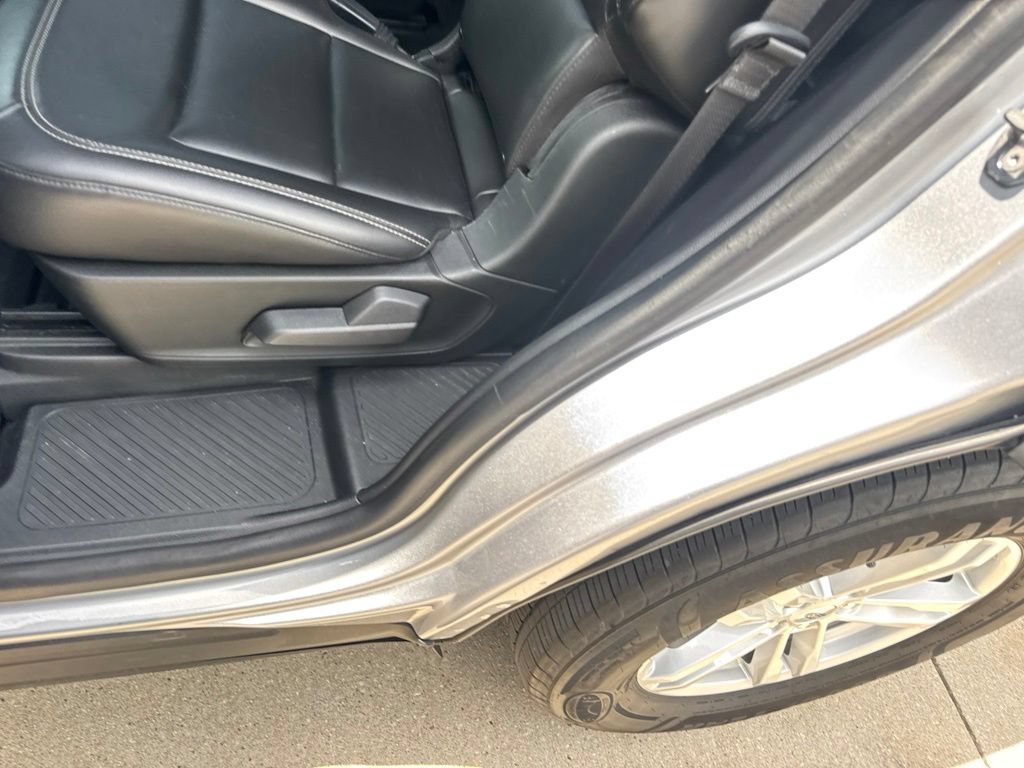 Used 2022 Ford Explorer XLT w/ Equipment Group 202A AWD/4WD image 19