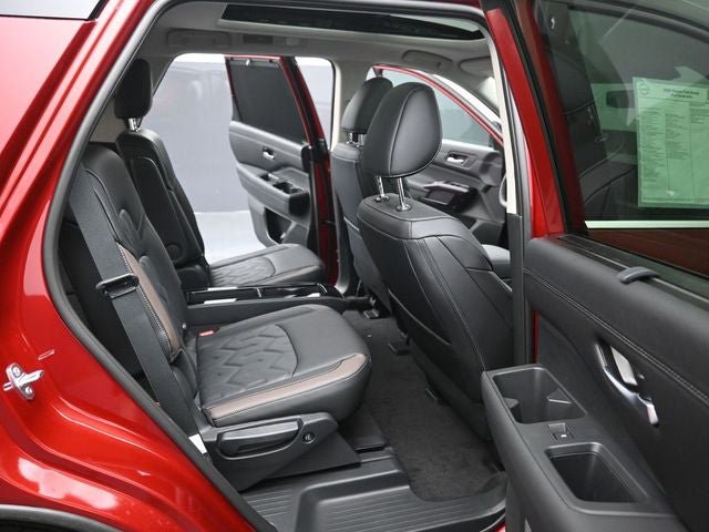 New 2026 Nissan Pathfinder Platinum AWD/4WD image 36