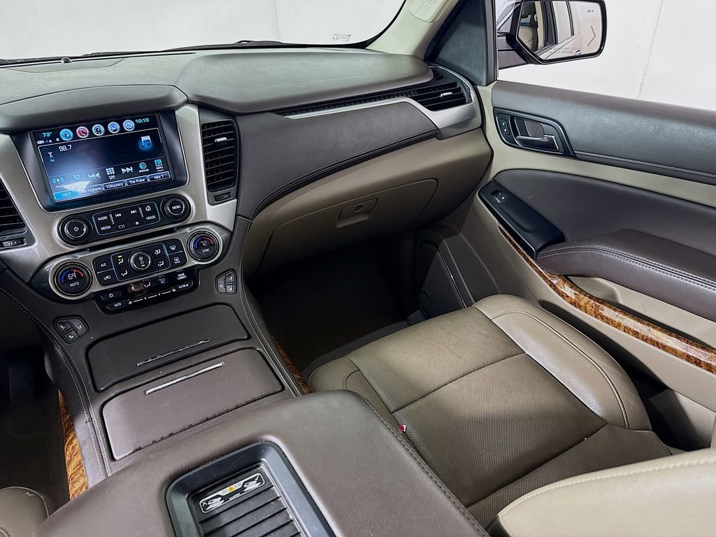 Used 2020 Chevrolet Suburban Premier AWD/4WD image 25