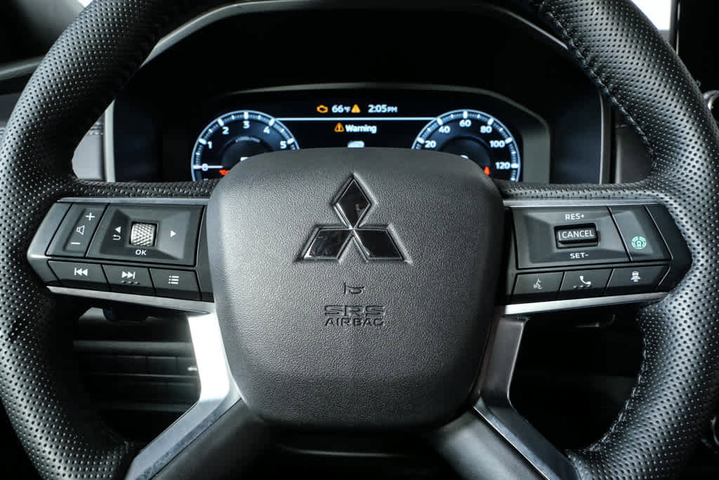 Used 2024 Mitsubishi Outlander SEL Black Edition image 9