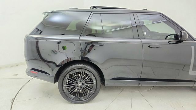 Used 2025 Land Rover Range Rover SE AWD/4WD image 12