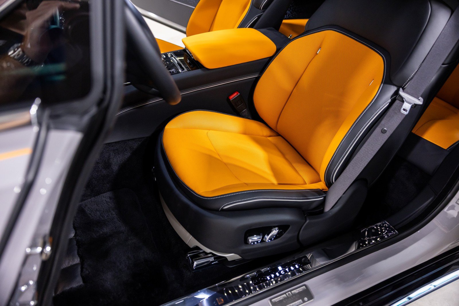 Used 2024 Rolls-Royce Spectre w/ Spectre Launch Package AWD/4WD image 41