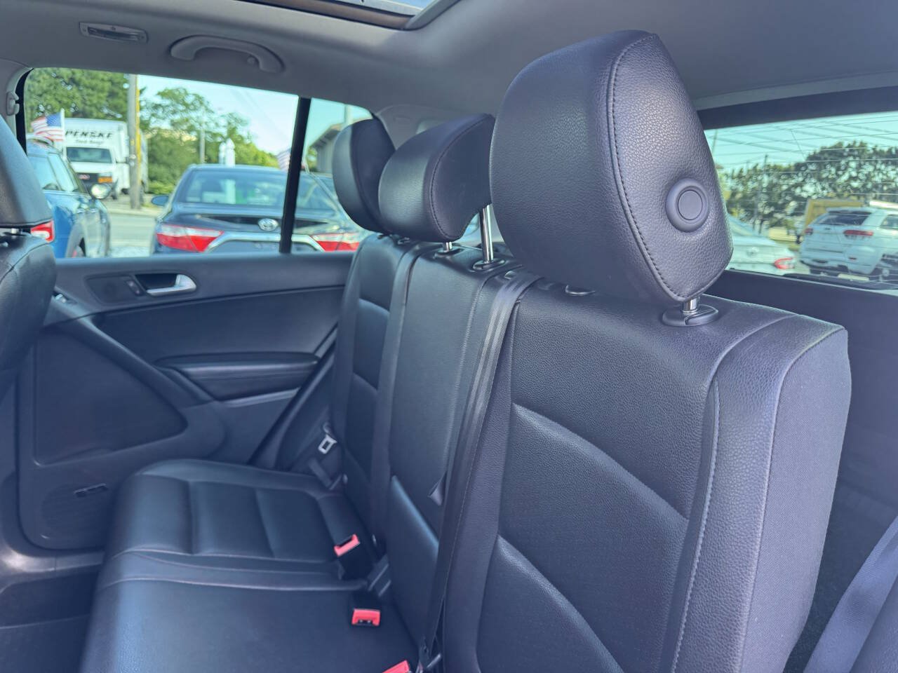 Used 2014 Volkswagen Tiguan SEL AWD/4WD image 28