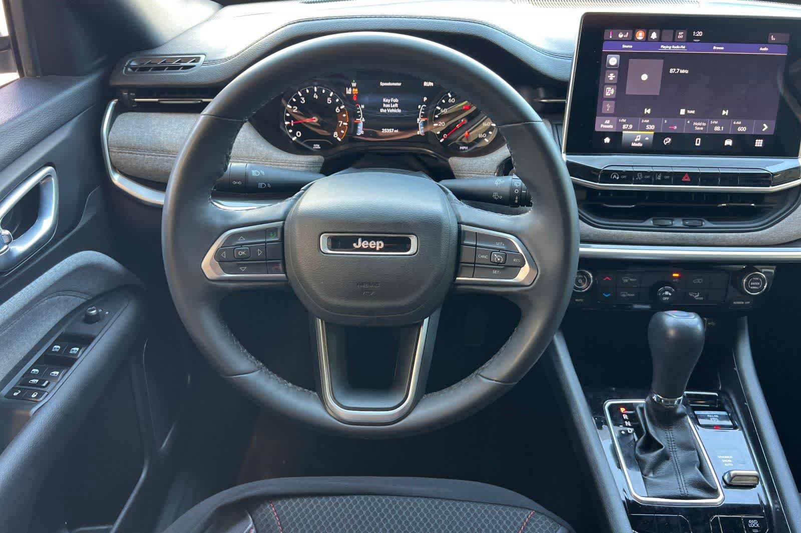 Used 2023 Jeep Compass Latitude AWD/4WD image 16