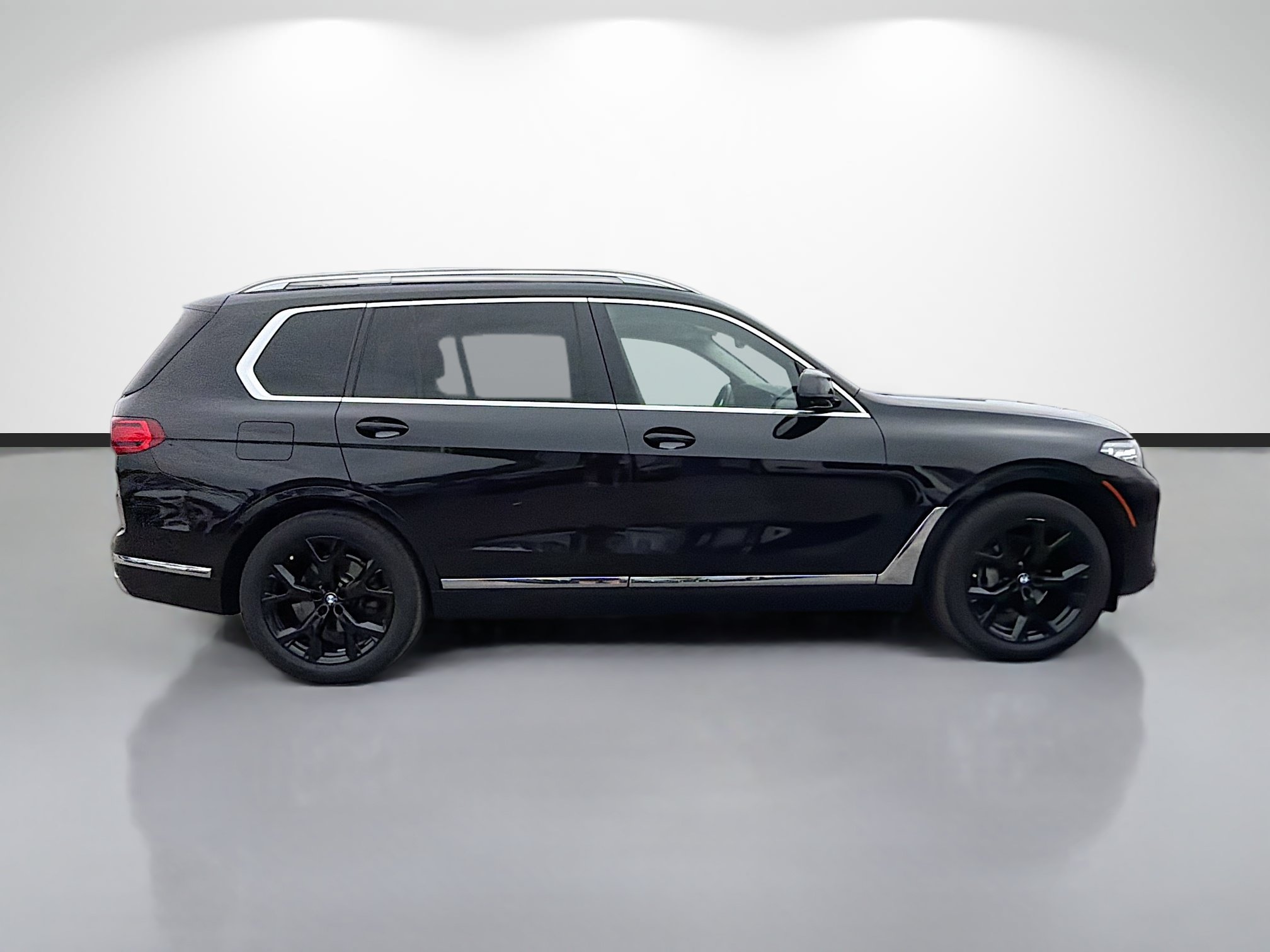 Used 2022 BMW X7 xDrive40i w/ Premium Package AWD/4WD image 2