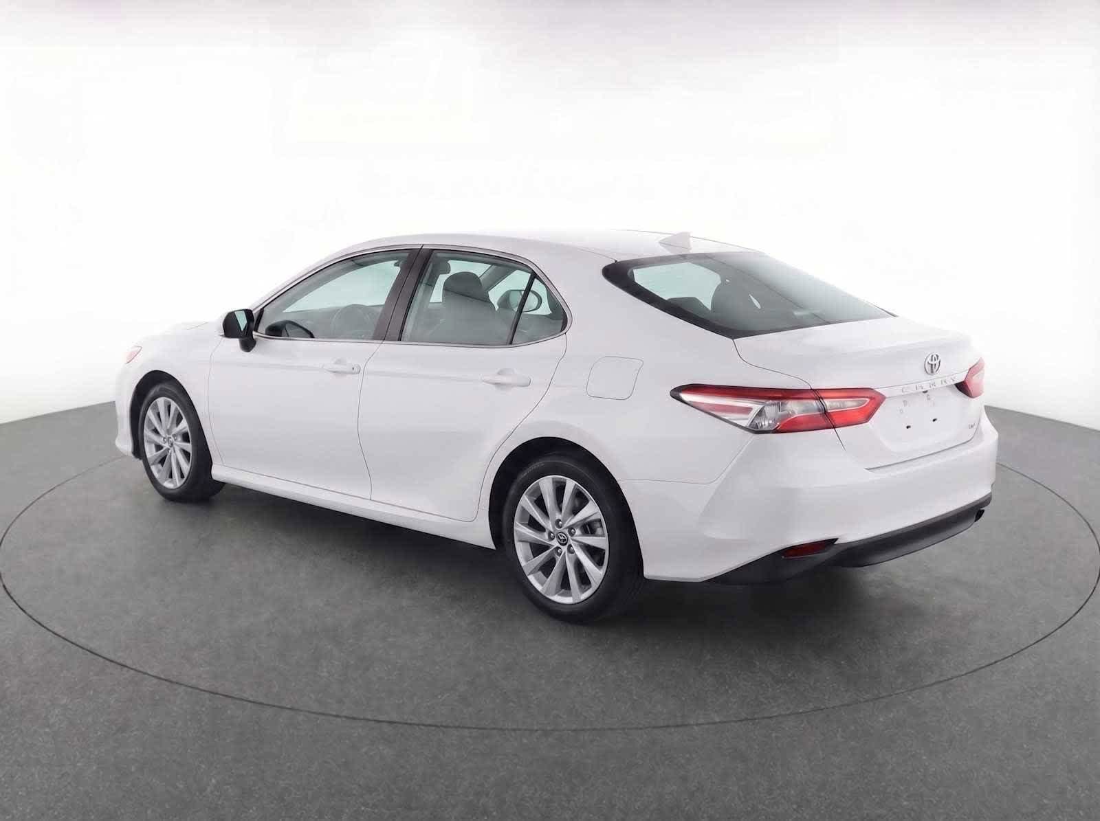Used 2024 Toyota Camry LE image 5