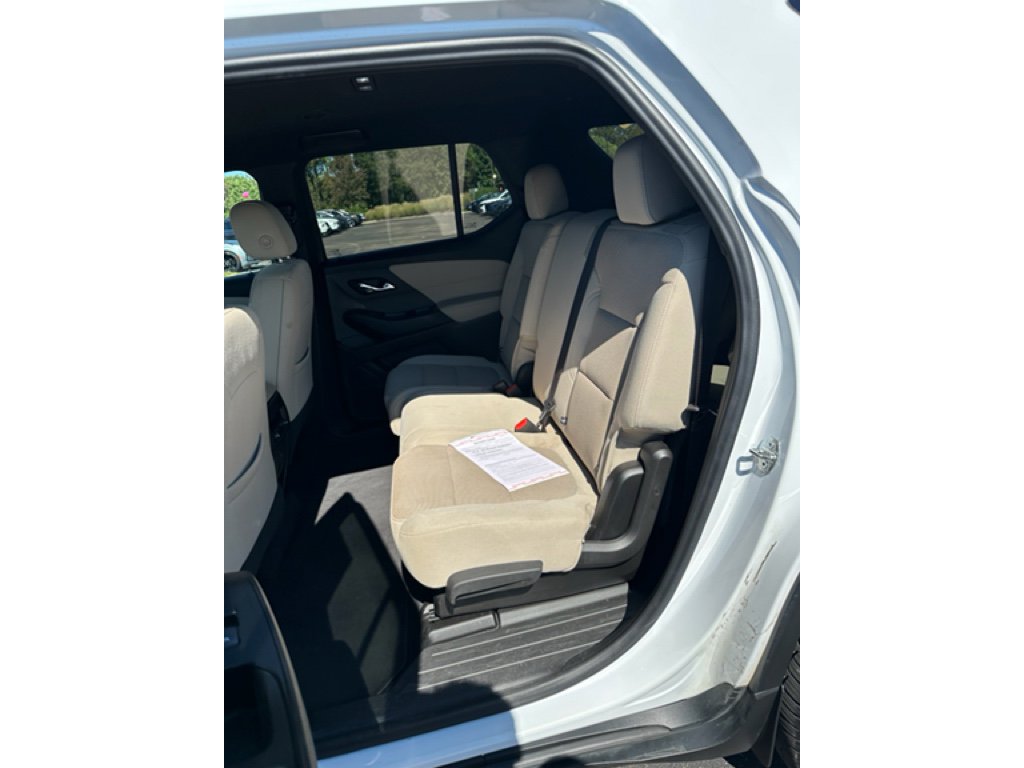 Used 2022 Chevrolet Traverse LS image 9