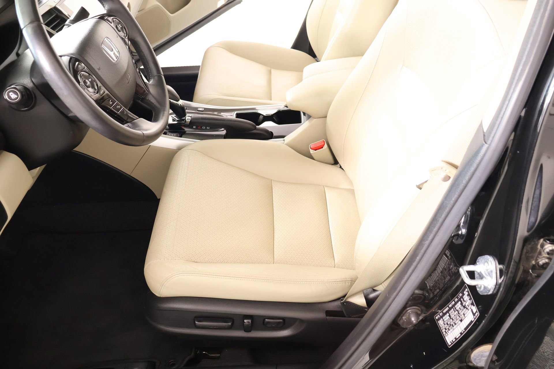 Used 2017 Honda Accord Touring image 12