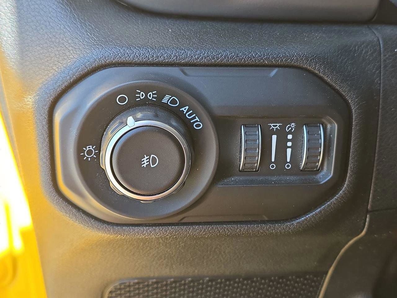 Used 2018 Jeep Wrangler Unlimited Rubicon AWD/4WD image 16