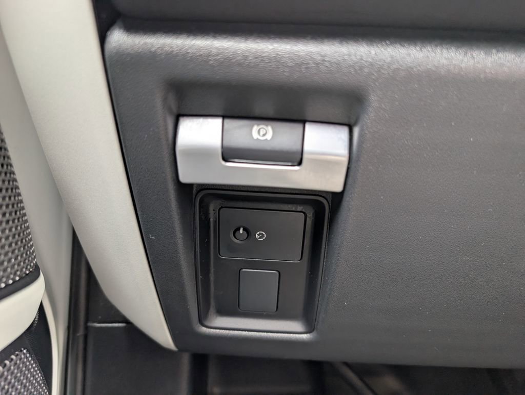 Used 2024 Land Rover Defender 110 S image 34