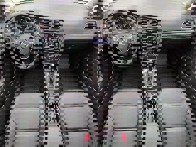 Used 2021 Volkswagen Golf 4-Door image 16