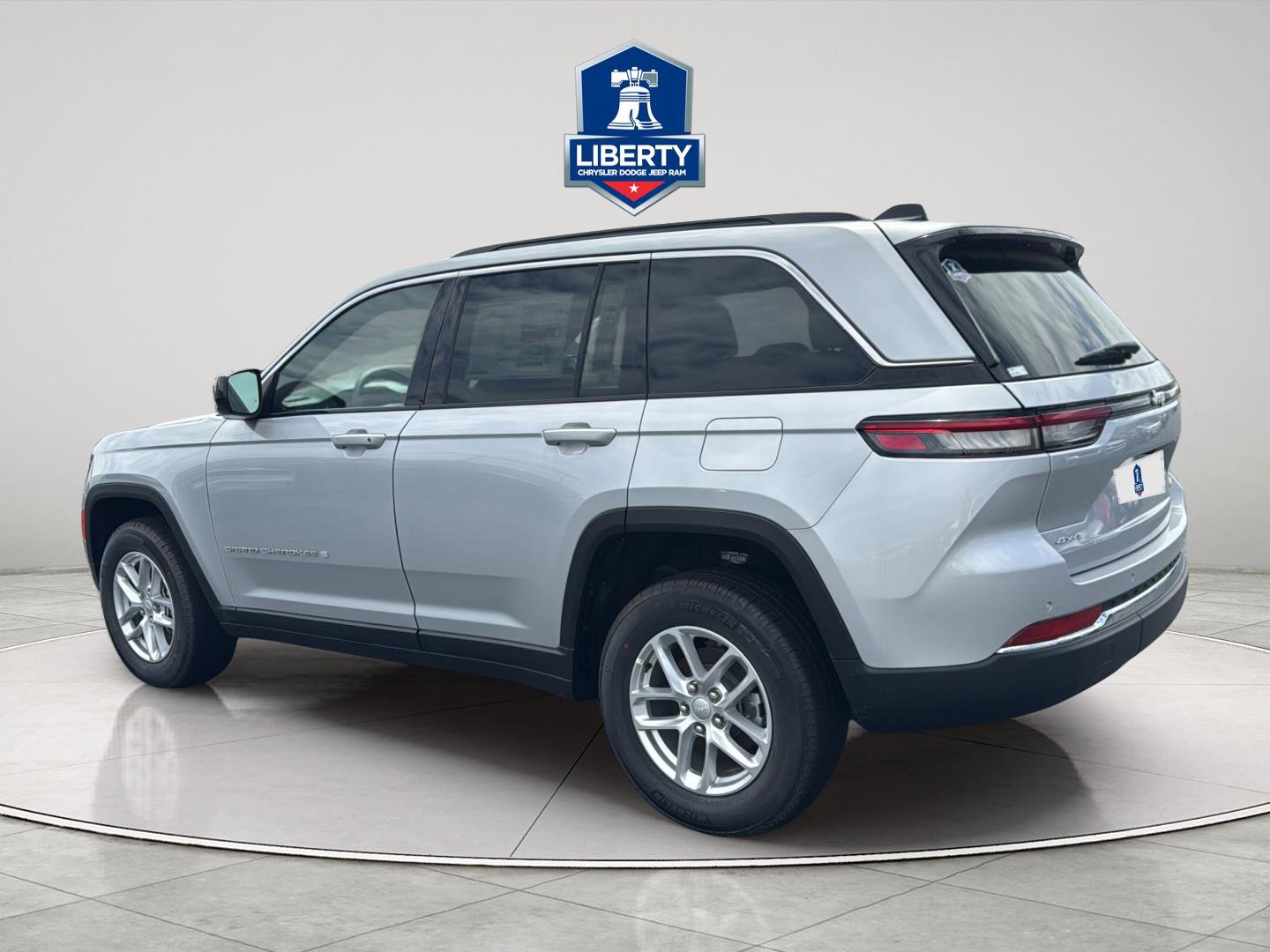 New 2025 Jeep Grand Cherokee Laredo X w/ Luxury Tech Group I AWD/4WD image 7