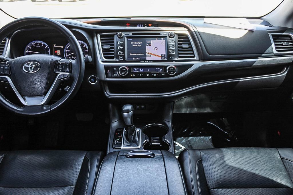 Used 2019 Toyota Highlander Limited FWD image 12
