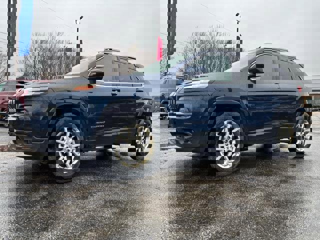 Used 2018 Jeep Cherokee Latitude Plus w/ Cold Weather Group image 3