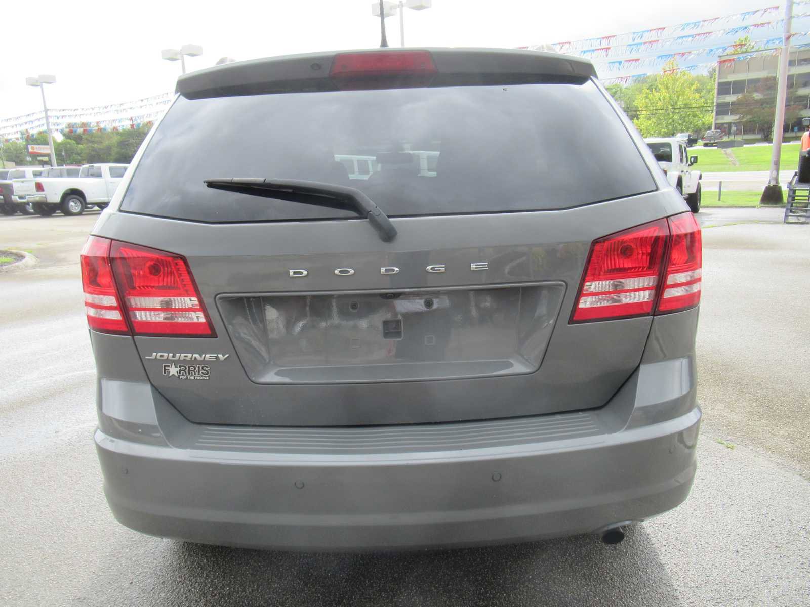 Used 2020 Dodge Journey SE w/ SE Popular Equipment Group image 4