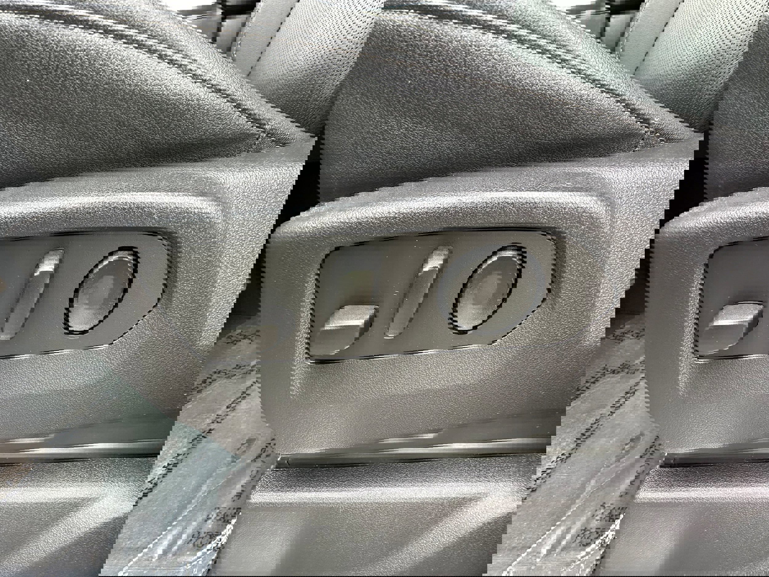 Used 2025 GMC Sierra 1500 SLT image 27