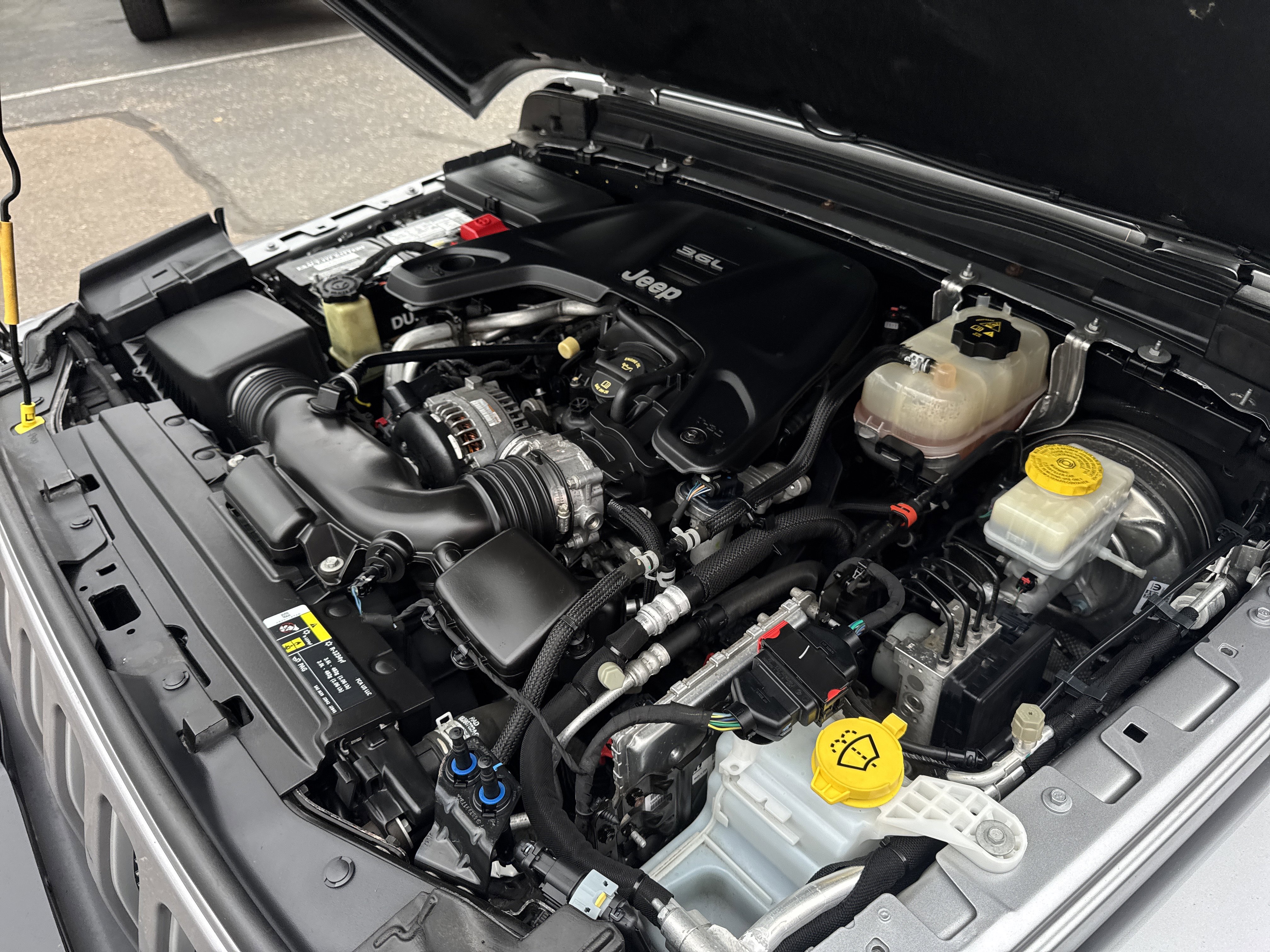 Used 2018 Jeep Wrangler Unlimited Sahara image 12