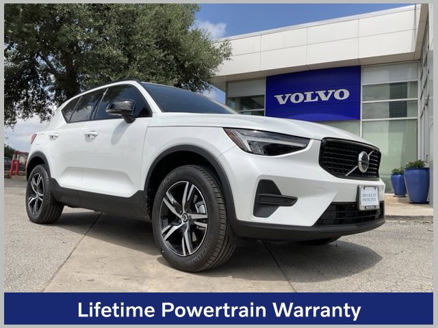 New 2026 Volvo XC40 B4 Core w/ Climate Package FWD image 1