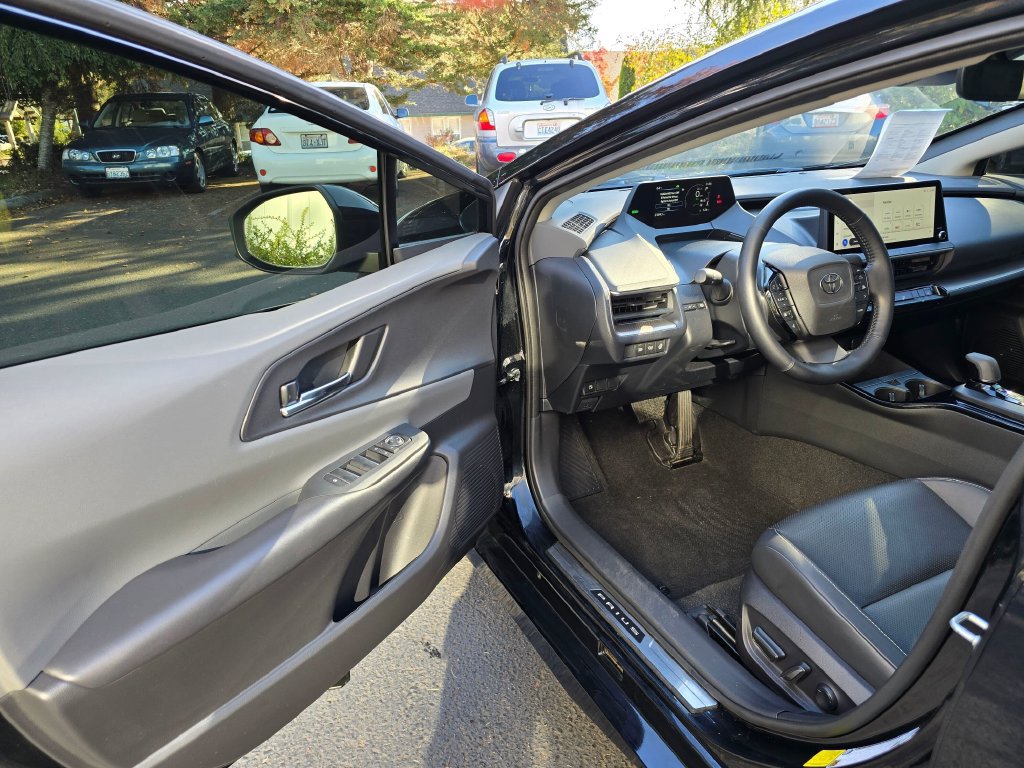 Used 2024 Toyota Prius XLE AWD/4WD image 7