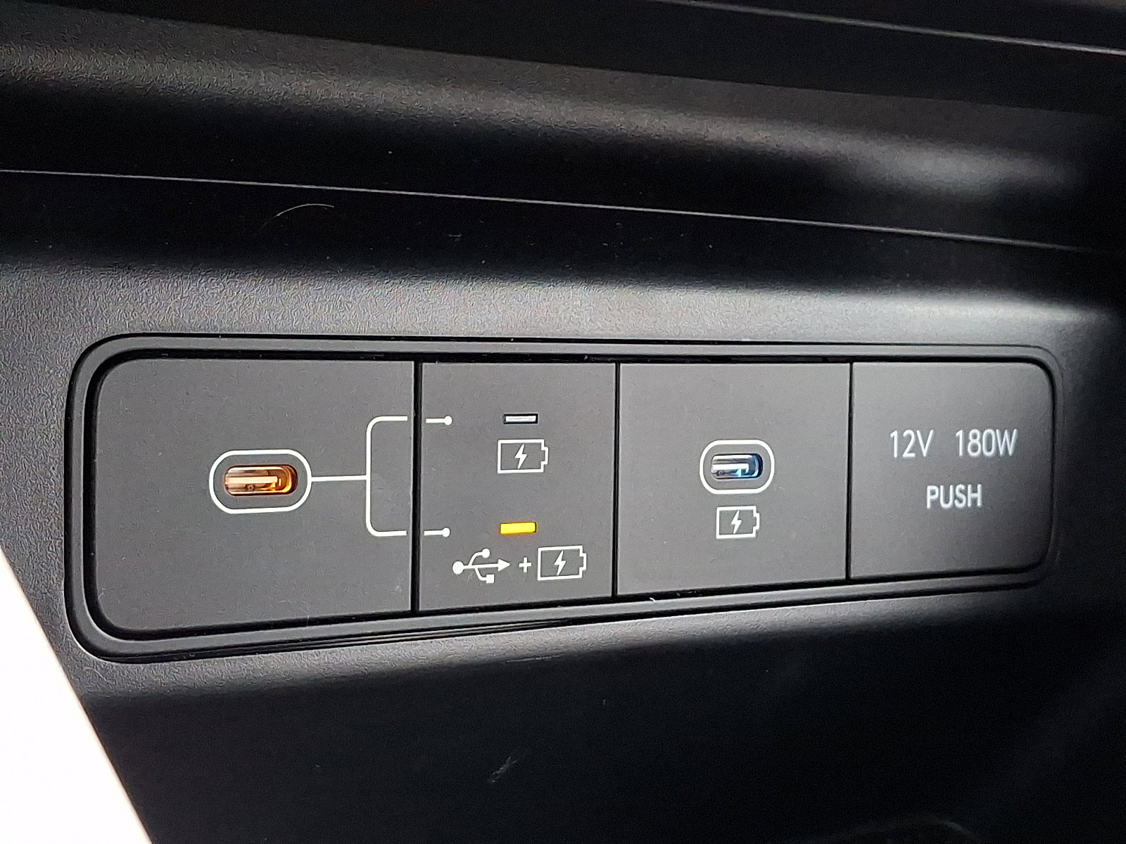 Used 2025 Hyundai Tucson SE image 24