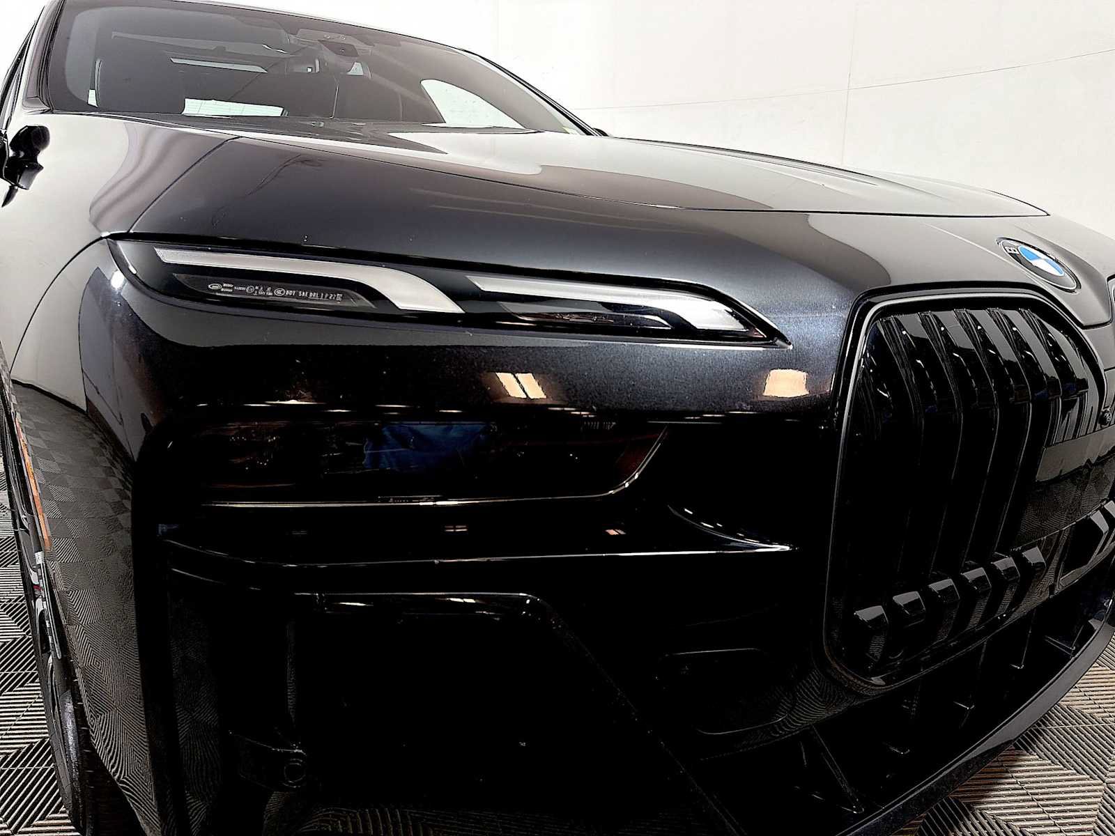 Used 2025 BMW 760i xDrive w/ Executive Package AWD/4WD image 25