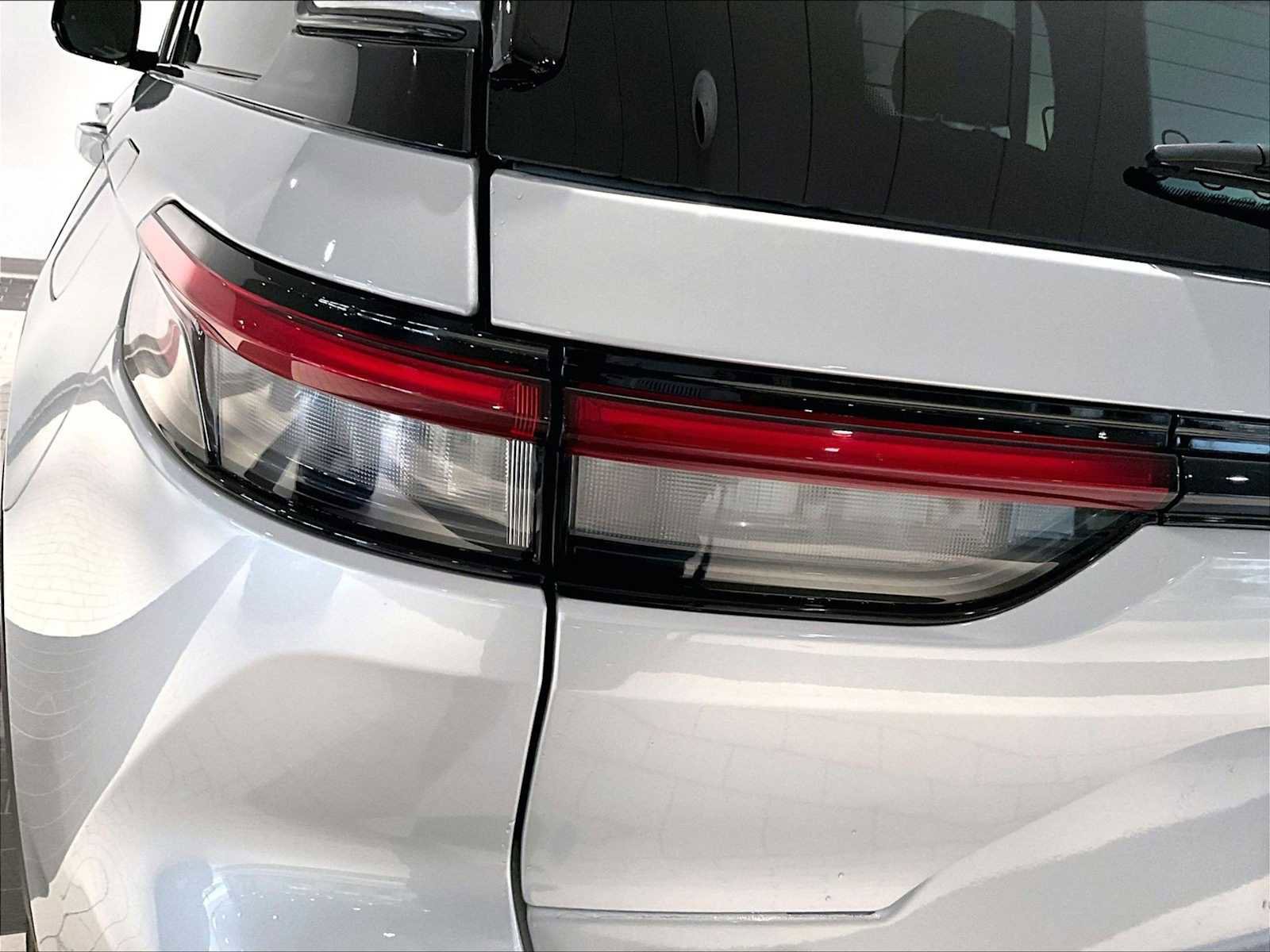 Used 2024 Jeep Grand Cherokee Altitude image 34