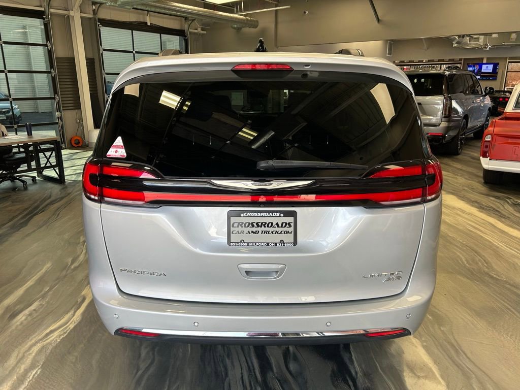 Used 2023 Chrysler Pacifica Limited image 30