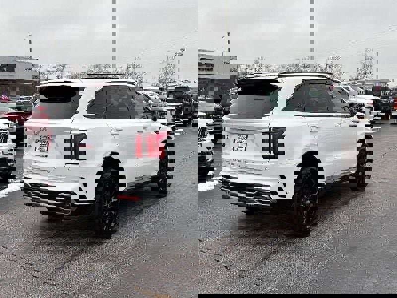 Used 2022 Kia Sorento SX image 3