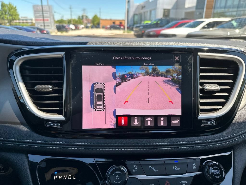 New 2027 Chrysler Pacifica Limited FWD image 33