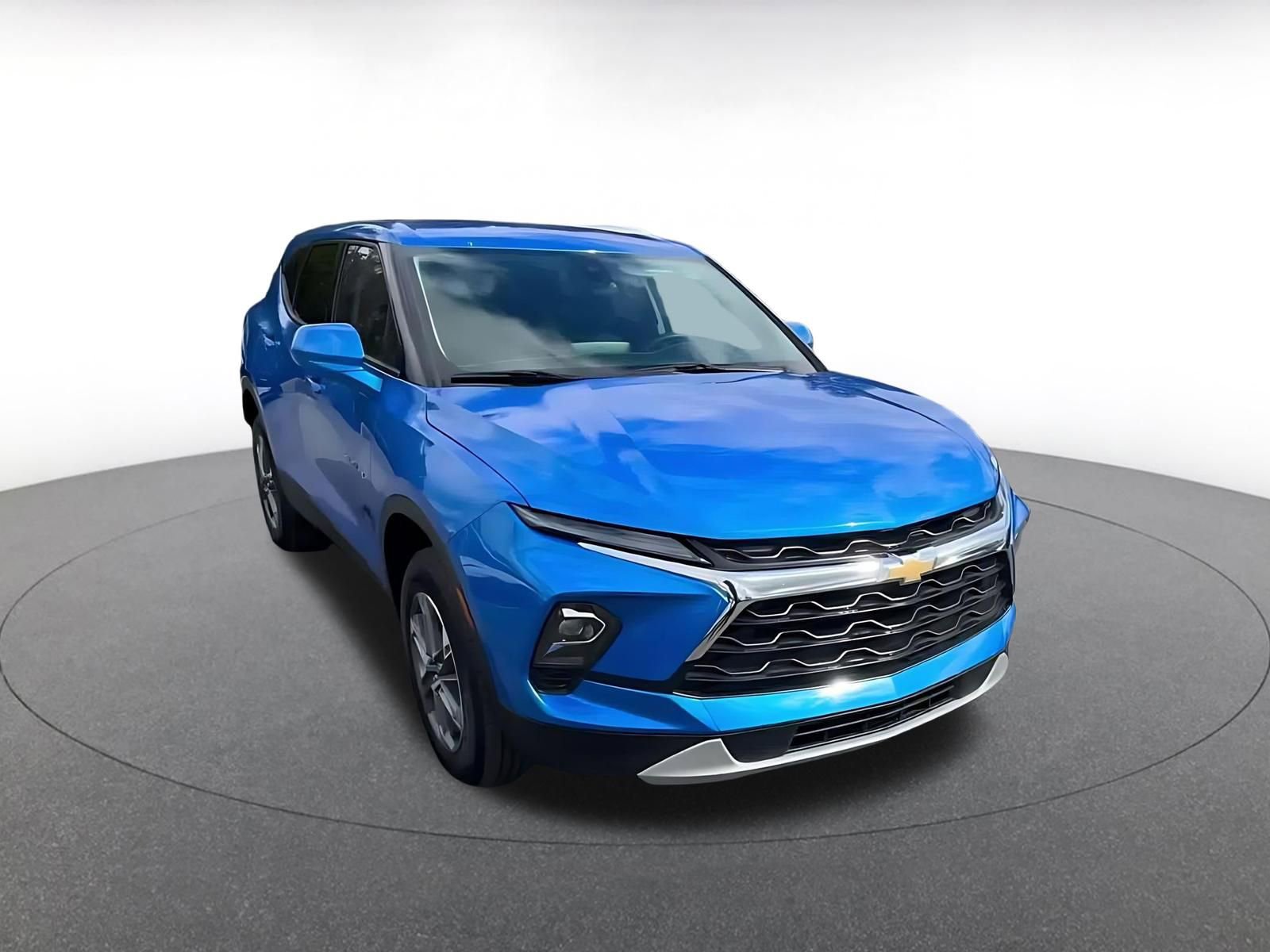 Used 2025 Chevrolet Blazer LT image 3