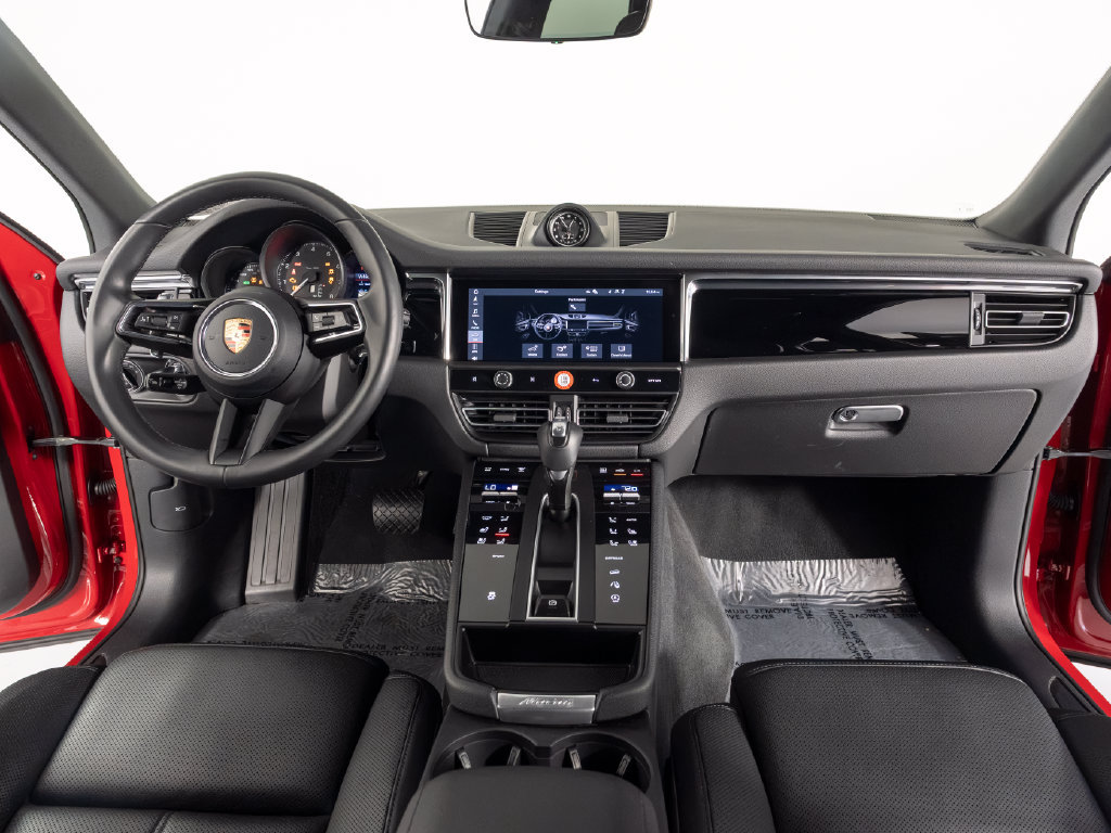 Certified 2026 Porsche Macan AWD/4WD image 36