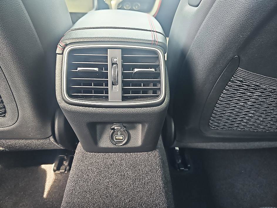 Used 2023 Genesis G70 2.0T w/ Sport Prestige Package image 33