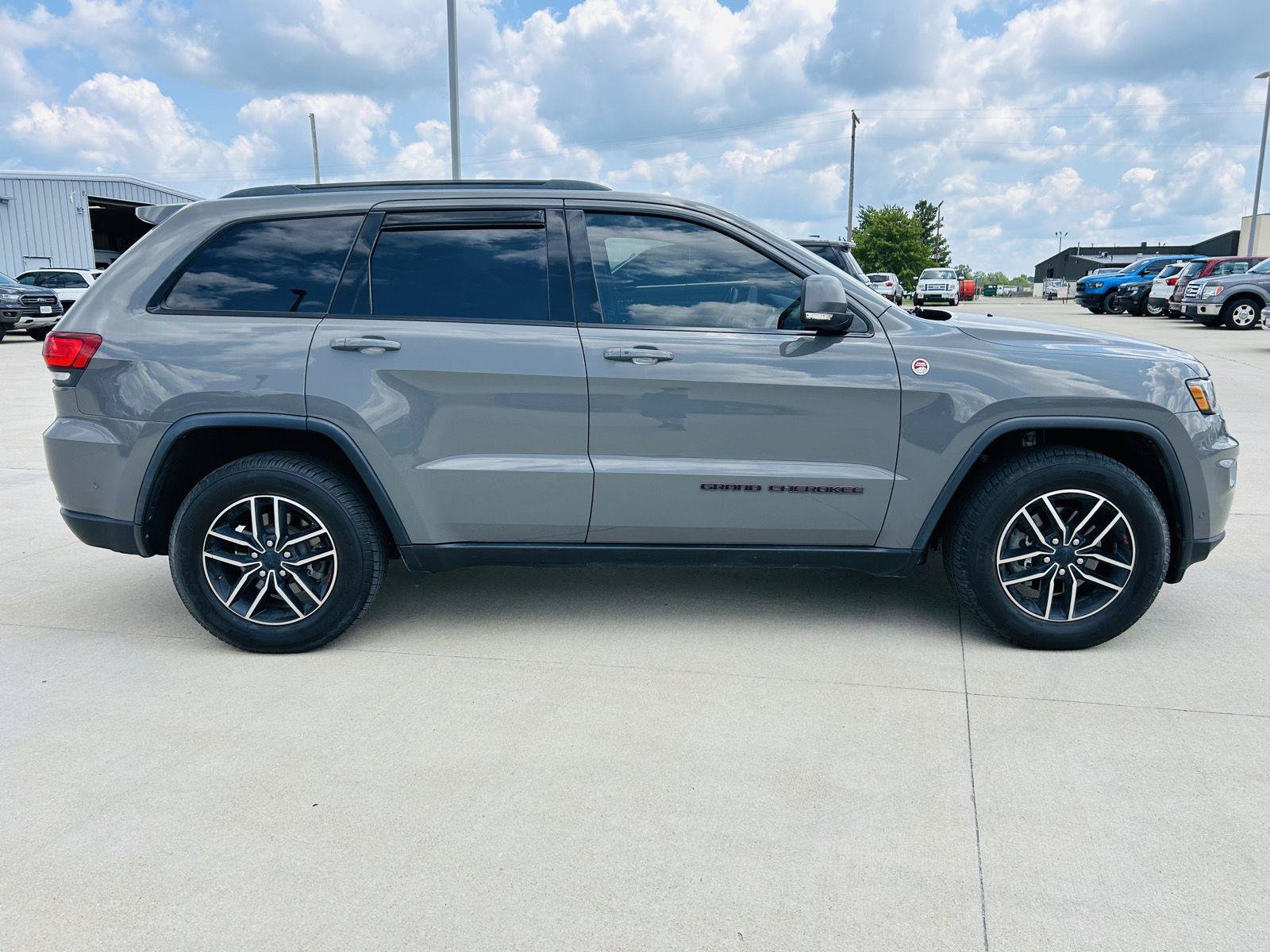 Used 2019 Jeep Grand Cherokee Trailhawk AWD/4WD image 42