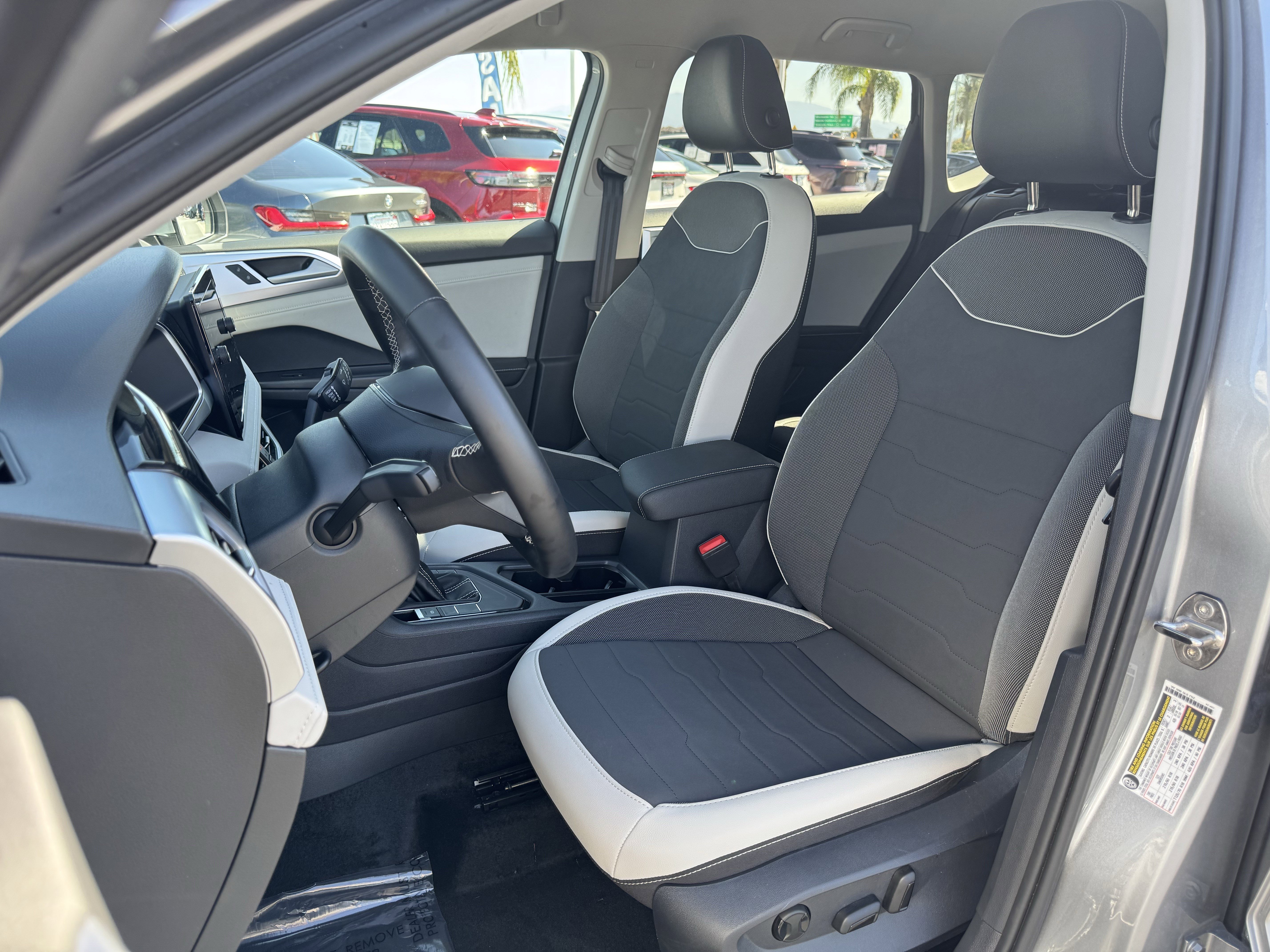 Used 2025 Volkswagen Taos SE image 15