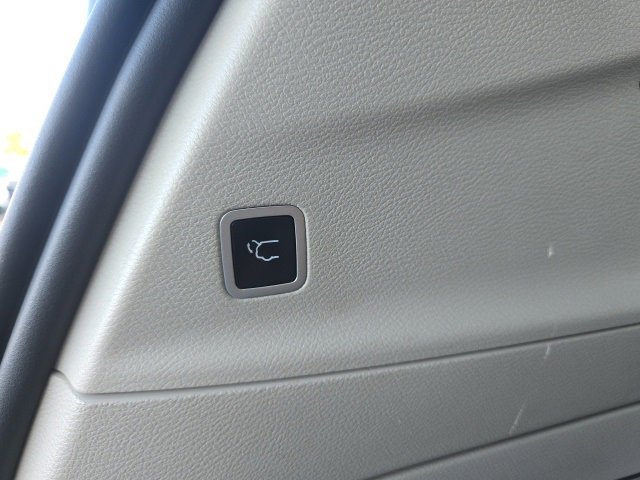 Used 2020 Chrysler Pacifica Limited image 34