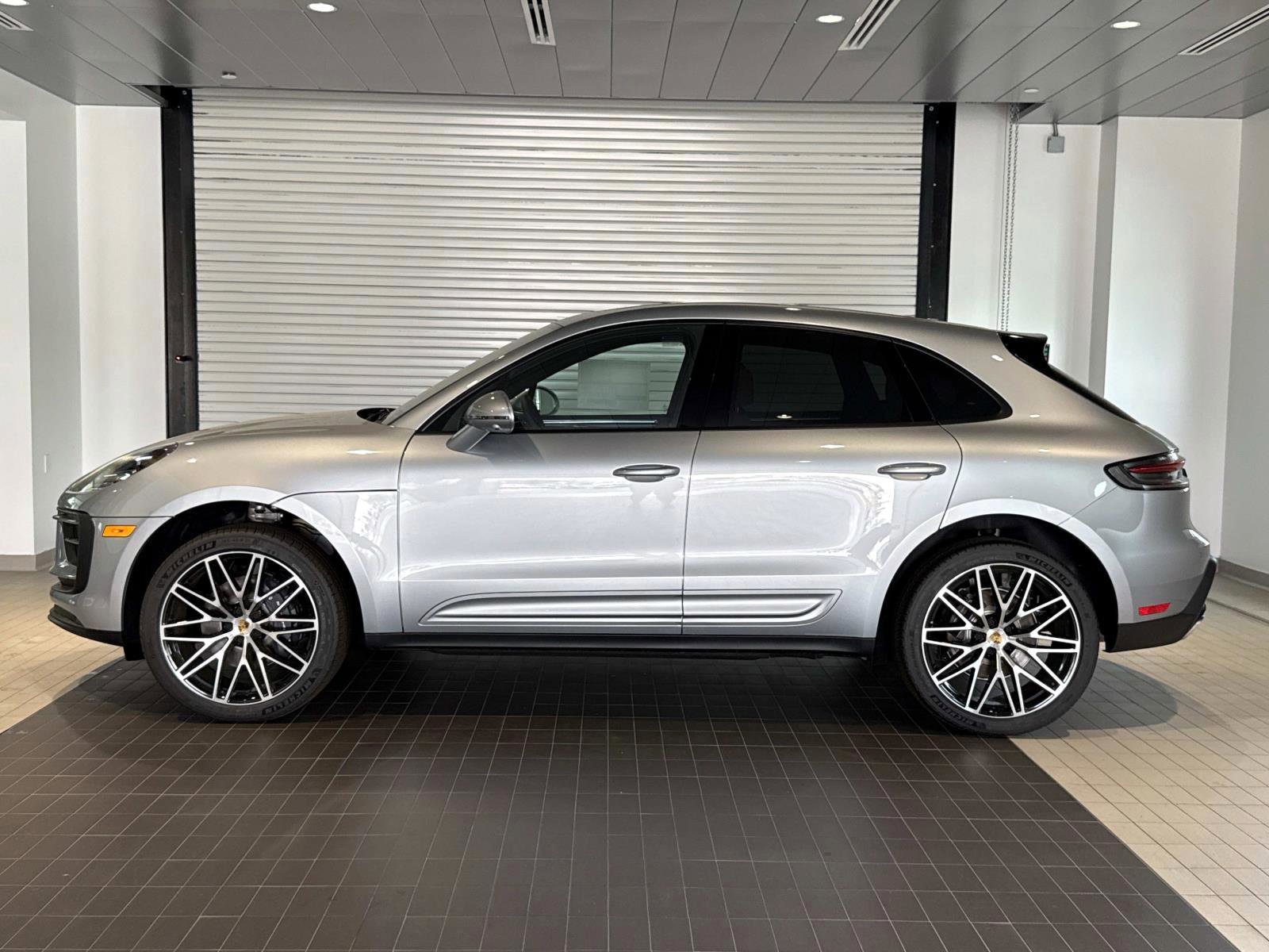 New 2026 Porsche Macan image 2