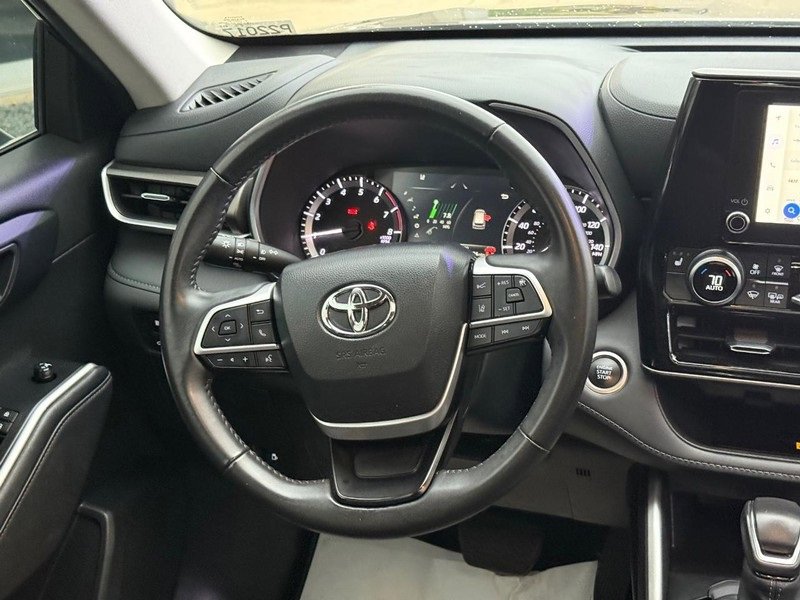 Used 2024 Toyota Highlander XLE image 15