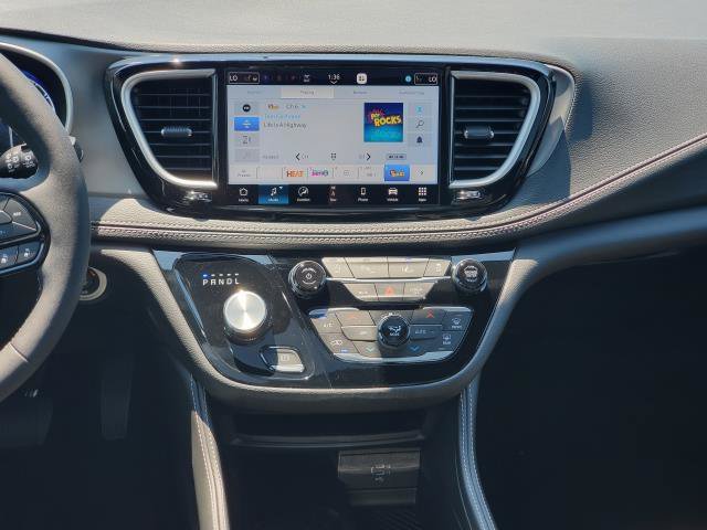 New 2027 Chrysler Pacifica Limited w/ S Appearance Package FWD image 24
