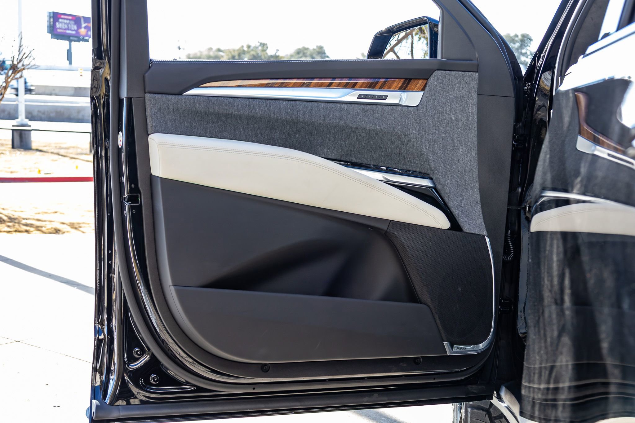 Used 2026 Cadillac Escalade ESV Platinum Sport w/ LPO, ONYX Package image 38