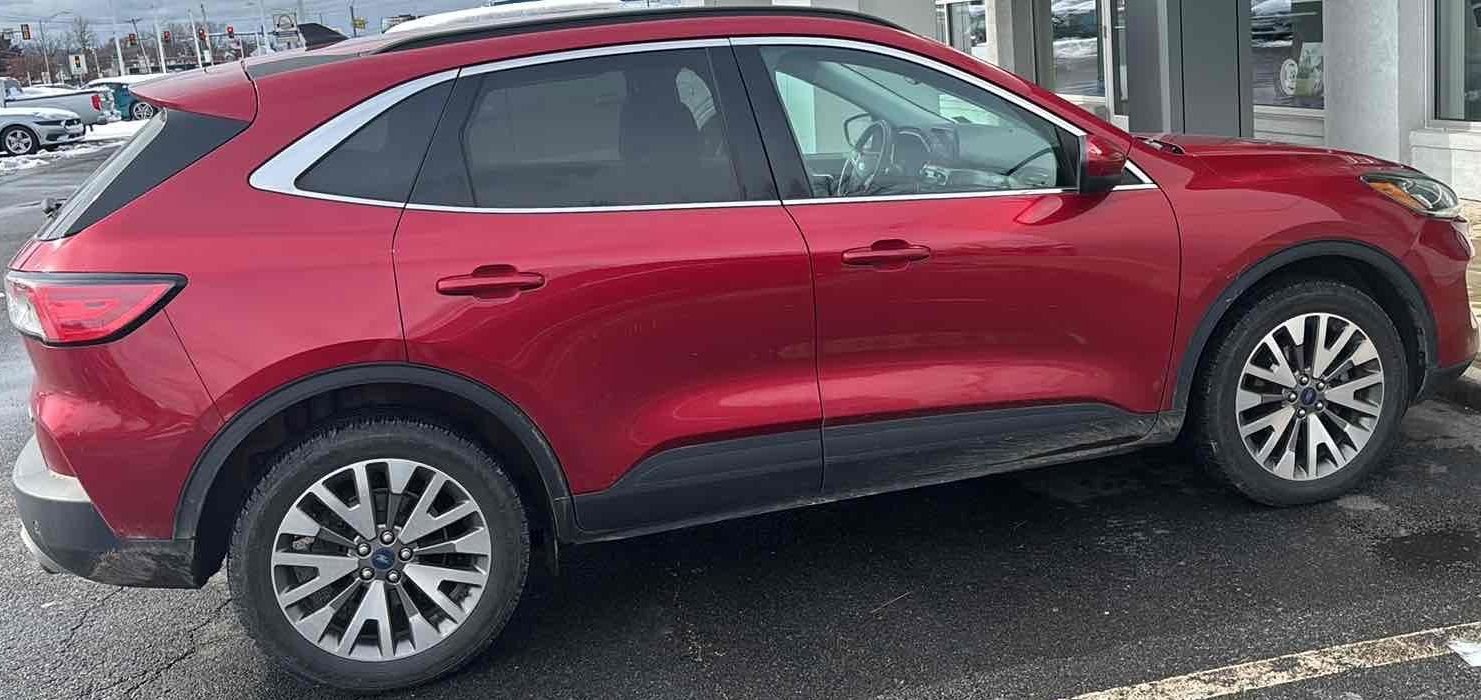 Used 2022 Ford Escape Titanium image 5