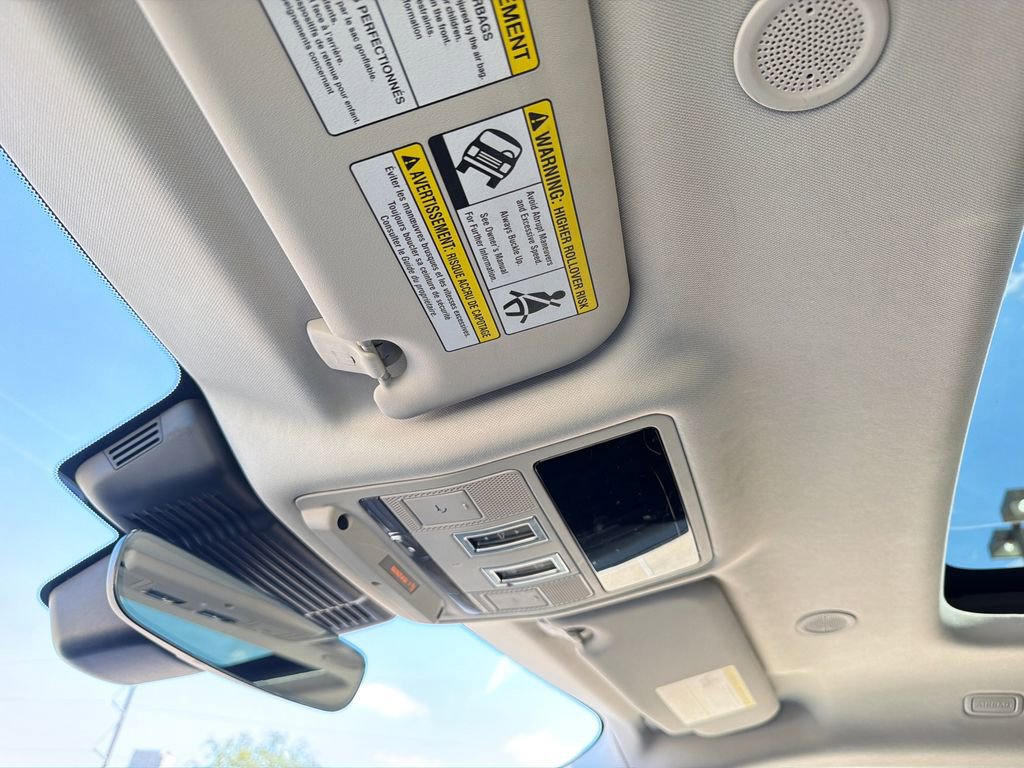 Used 2023 Land Rover Range Rover Evoque S AWD/4WD image 32