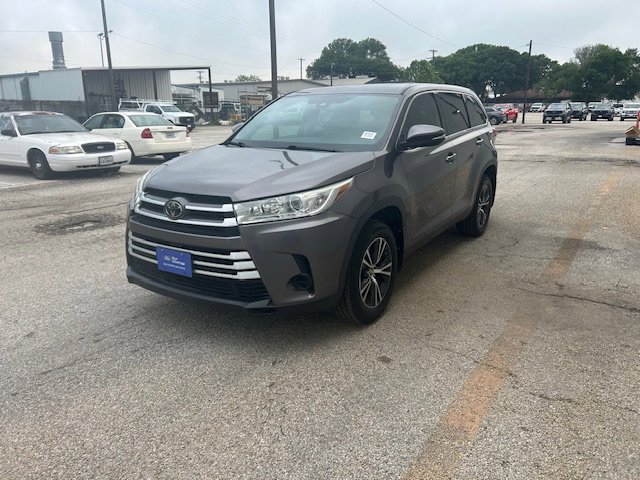 Used 2019 Toyota Highlander LE FWD image 4