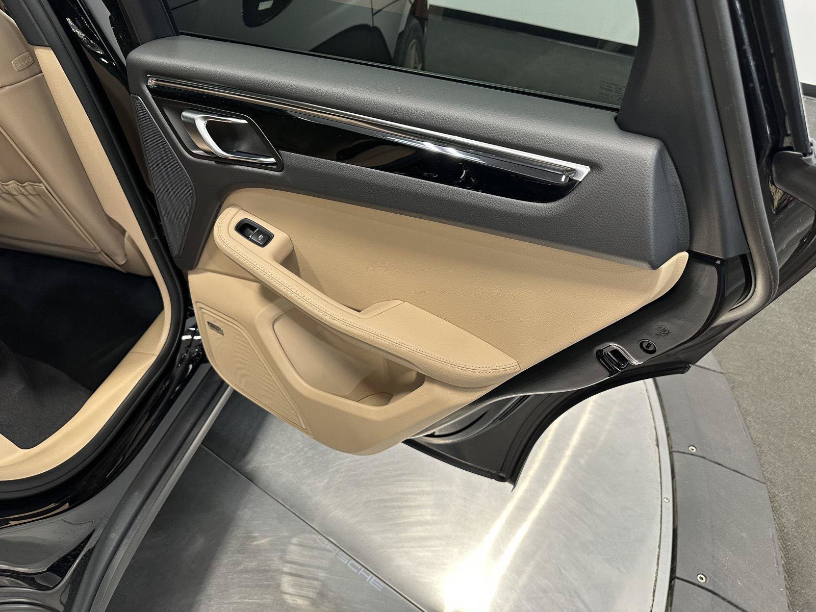 New 2026 Porsche Macan AWD/4WD image 39