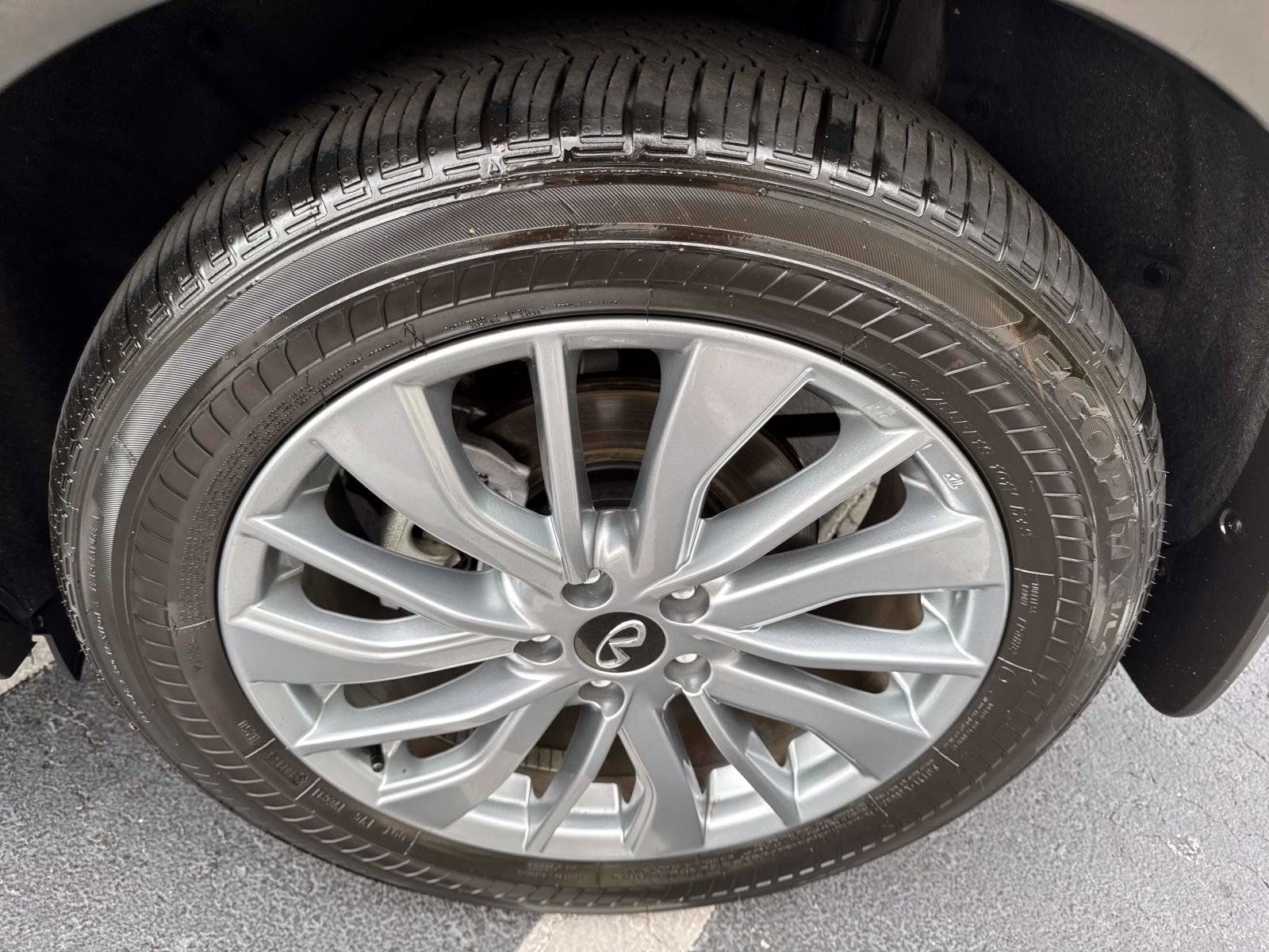 Certified 2025 INFINITI QX50 Luxe w/ Accent Package image 30