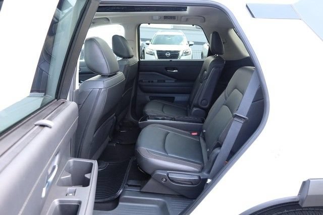 Certified 2025 Nissan Pathfinder SL w/ SL Premium Package FWD image 24