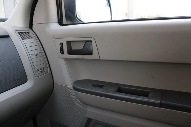 Used 2010 Ford Escape XLS AWD/4WD image 20