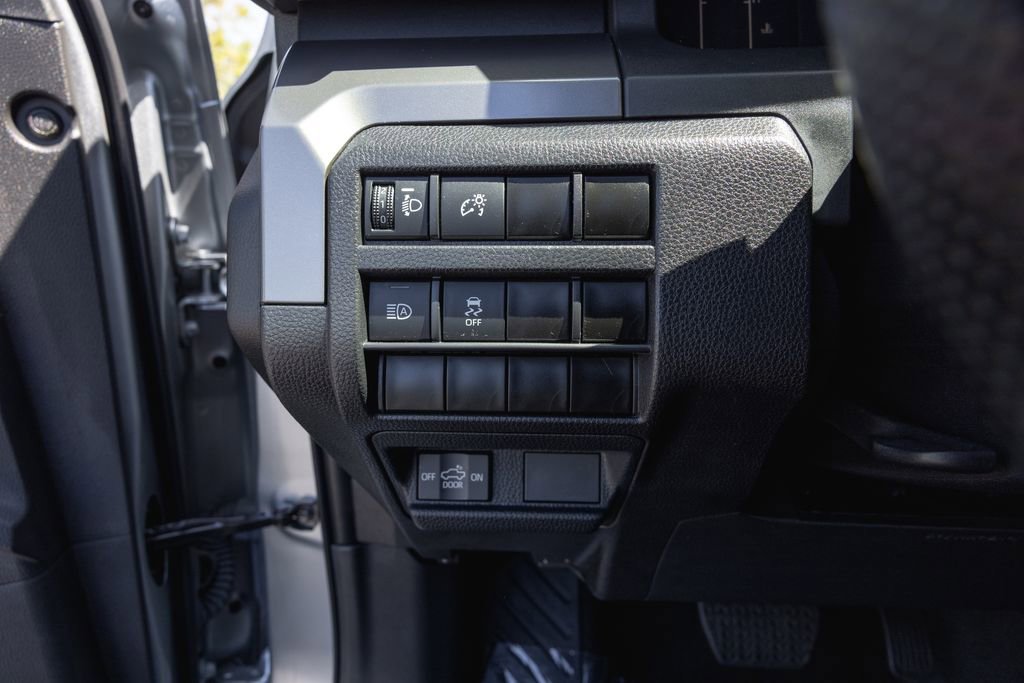 Certified 2024 Toyota Tacoma SR5 AWD/4WD image 14