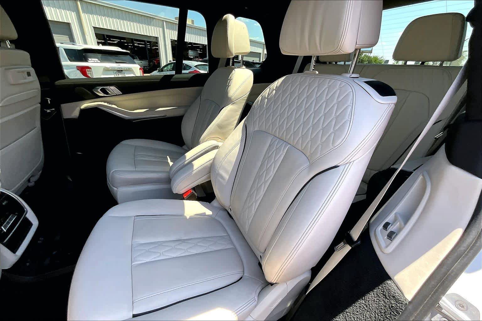Used 2020 BMW X7 xDrive40i w/ M Sport Package AWD/4WD image 21