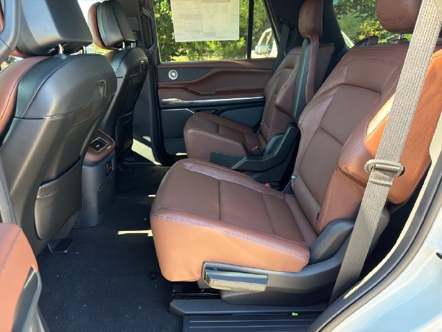 New 2026 Lincoln Navigator Reserve AWD/4WD image 15