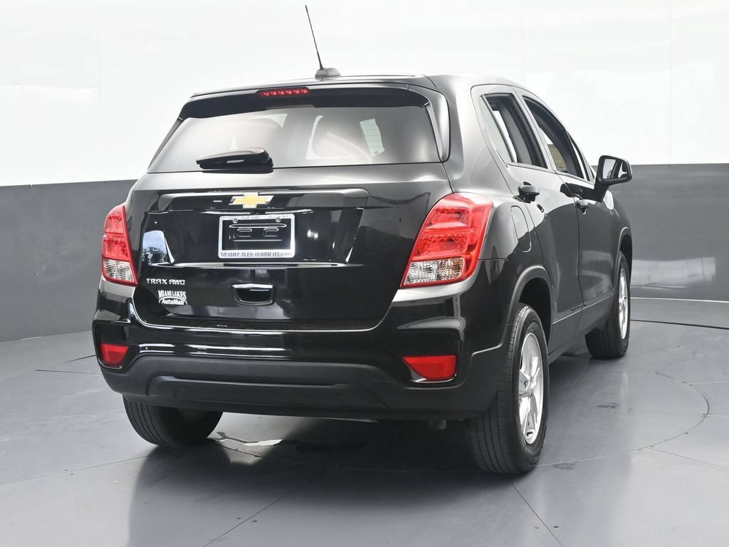 Used 2022 Chevrolet Trax LS w/ Tint and Cruise Package AWD/4WD image 5